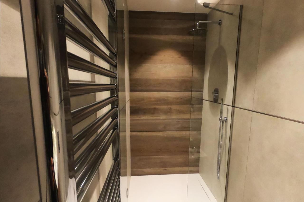 Luxury 2 With Swimming Pool Apartment